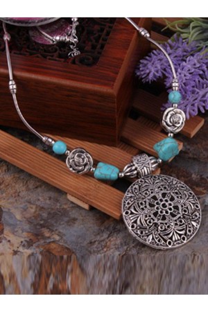 Ladies vintage turquoise necklace